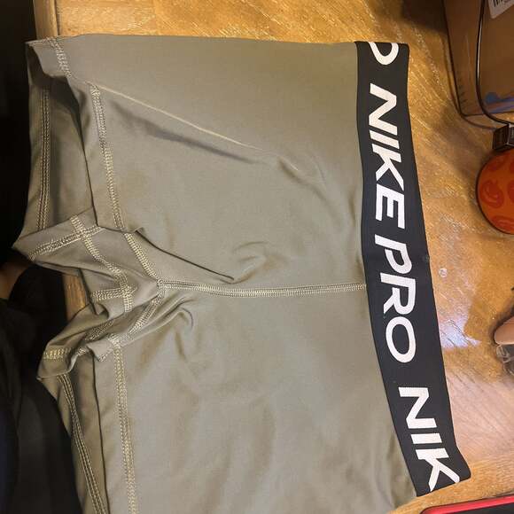 Nike - Picture 1 of 1